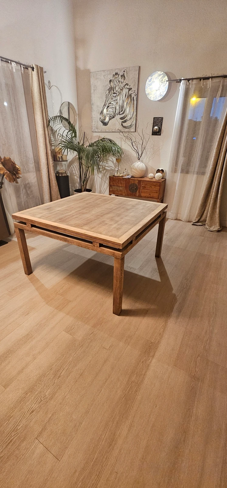 Vue d’ensemble de la table après retrait de la teinte wengé.